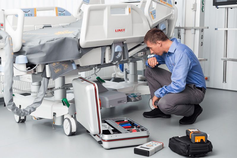 Les employés de Luphi Electronics effectuent des inspections de qualité pour démontrer le service après-vente