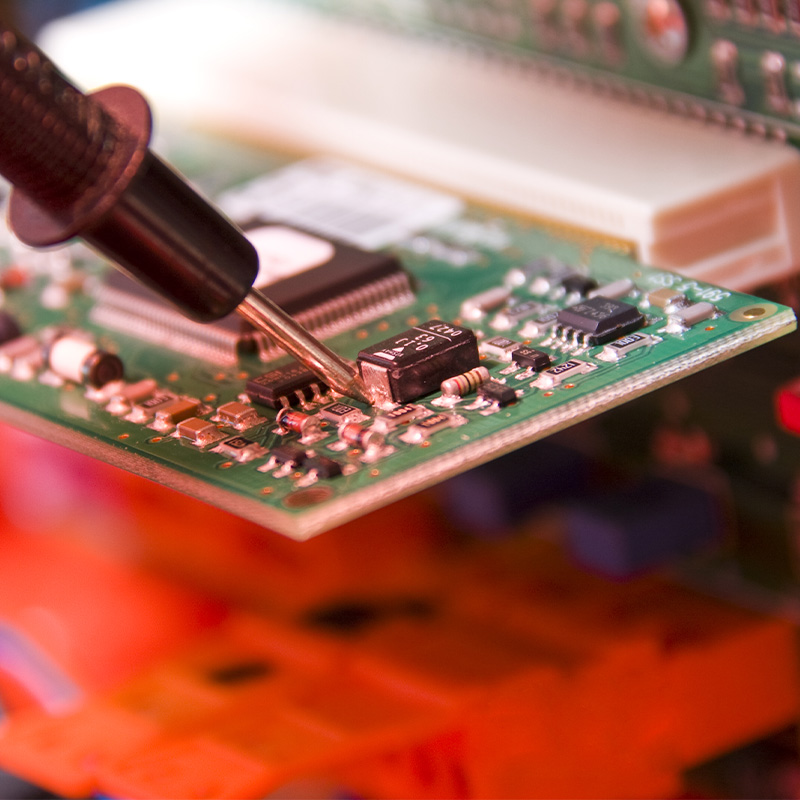 Traitement des PCB de Luphi Electronics présentant des techniques et des équipements de fabrication avancés pour un assemblage de circuits imprimés de haute qualité